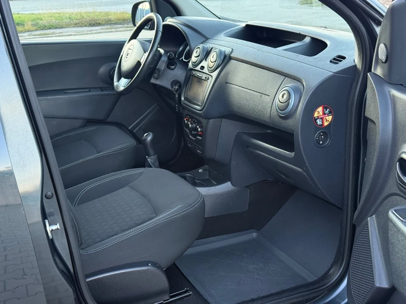 Dacia Dokker STEPWAY 1.5DCi 90кс * Навигация* * Климатик* , снимка 12 - Автомобили и джипове - 52003543