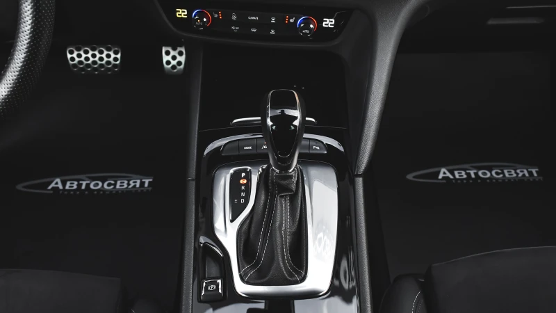 Opel Insignia Sports Tourer 2.0 CDTI Ultimate Automatic, снимка 14 - Автомобили и джипове - 52391909