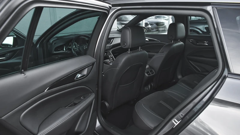 Opel Insignia Sports Tourer 2.0 CDTI Ultimate Automatic, снимка 9 - Автомобили и джипове - 52391909