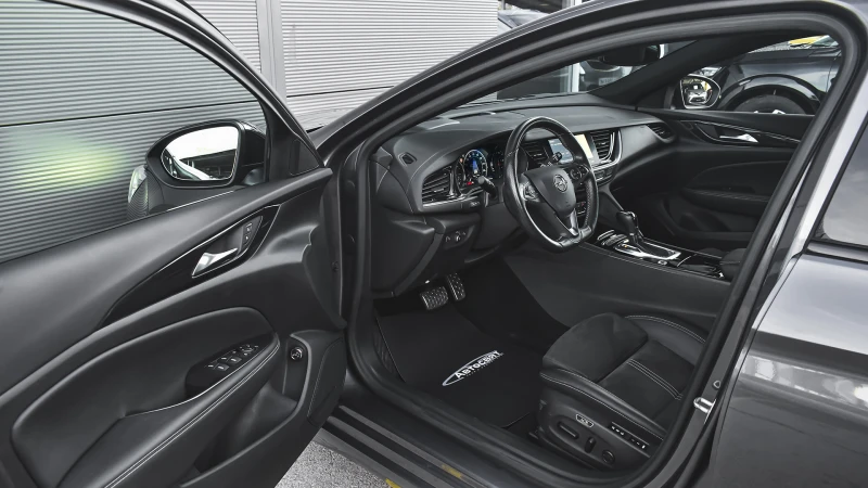 Opel Insignia Sports Tourer 2.0 CDTI Ultimate Automatic, снимка 8 - Автомобили и джипове - 52391909
