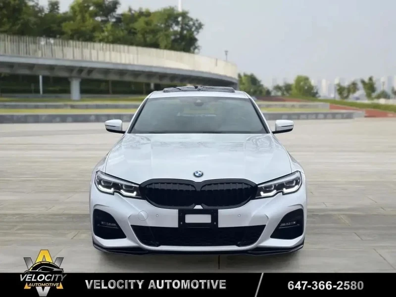 BMW 330 M-pkg* Keyless* Apple Carplay* Wireless* BackupCam, снимка 2 - Автомобили и джипове - 53189803