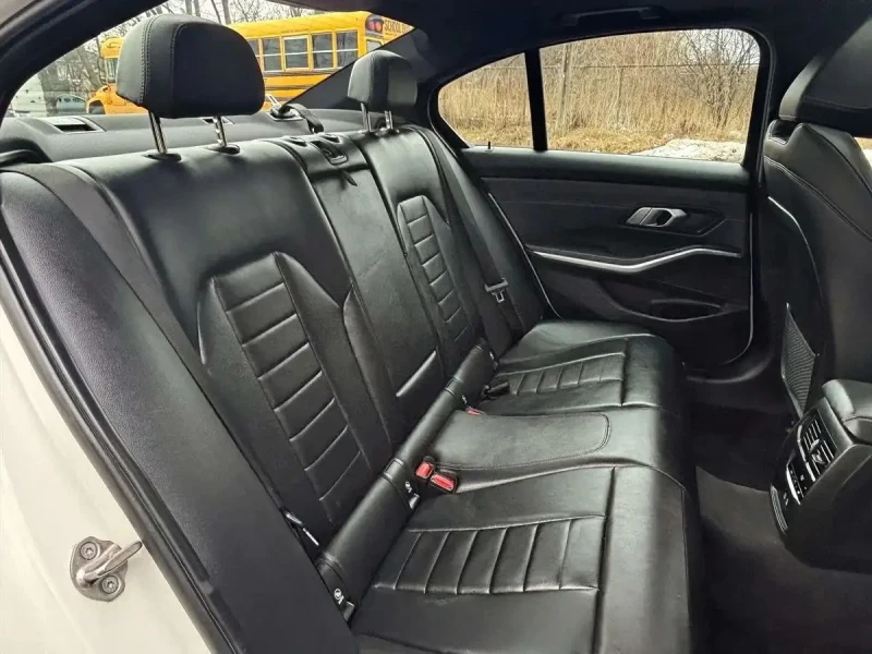 BMW 330 M-pkg* Keyless* Apple Carplay* Wireless* BackupCam, снимка 17 - Автомобили и джипове - 53189803