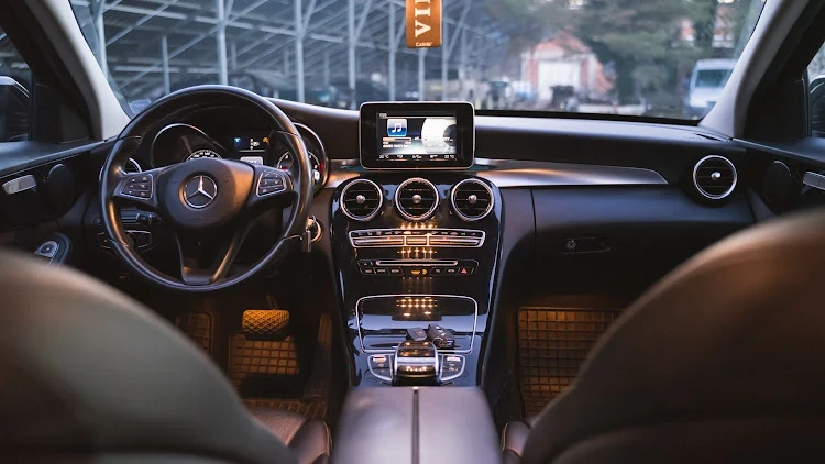 Mercedes-Benz C 220 AMG Line - изображение 4