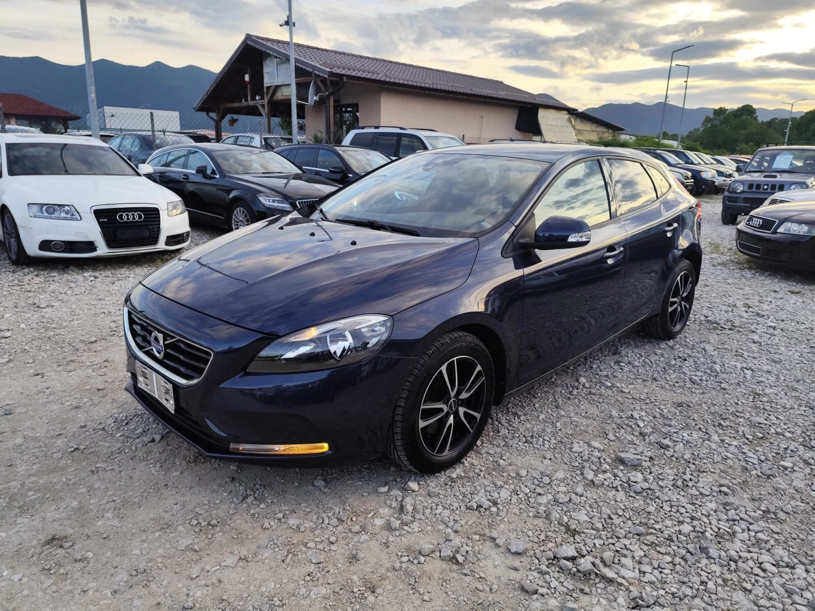 Volvo V40 1.6 бензин Реални 77478 к | Mobile.bg — изображение 1