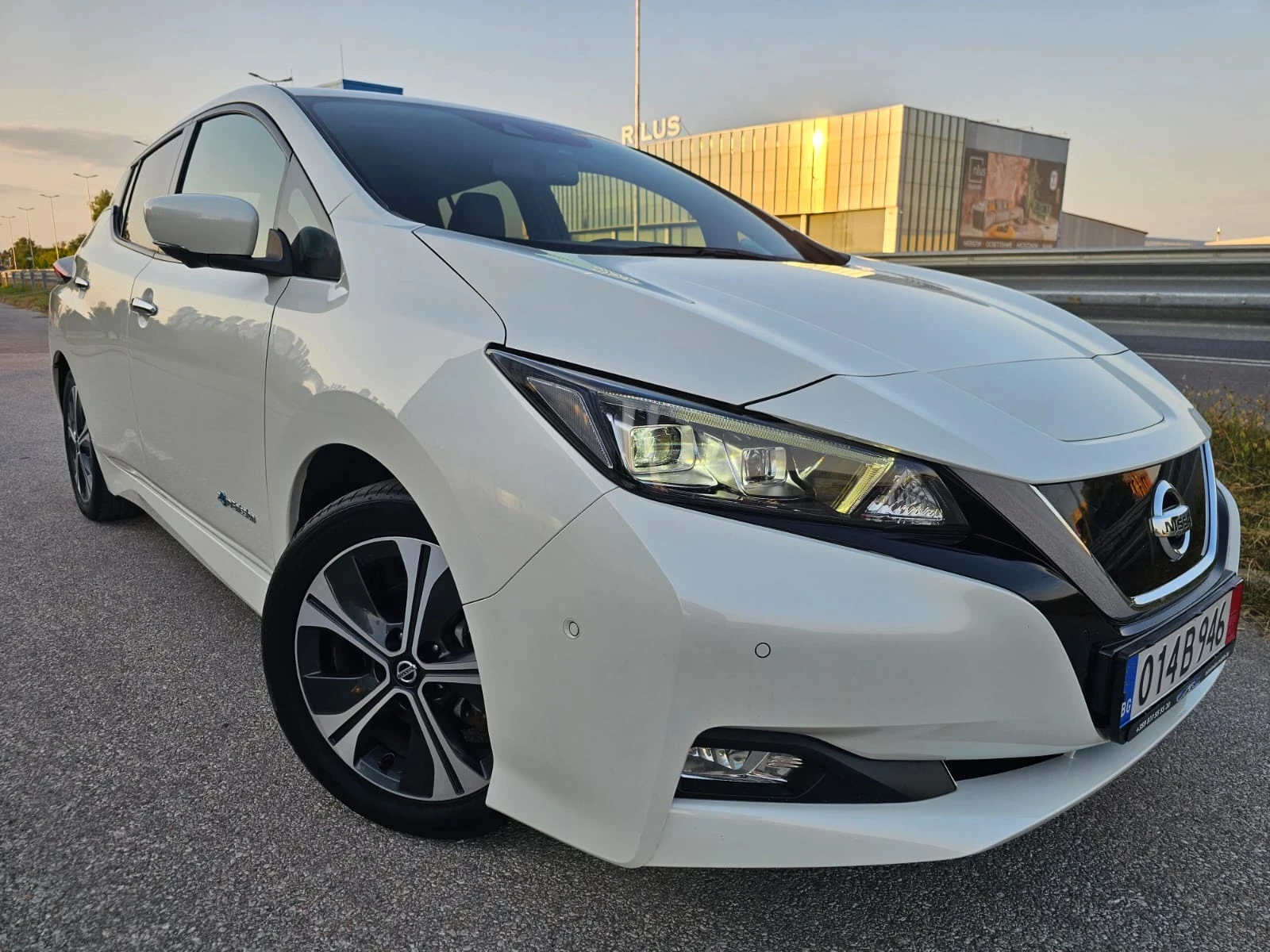 Nissan Leaf  FULL SERVICE* 360* BOSE* TEKNA* DIST* FULL LED - изображение 2