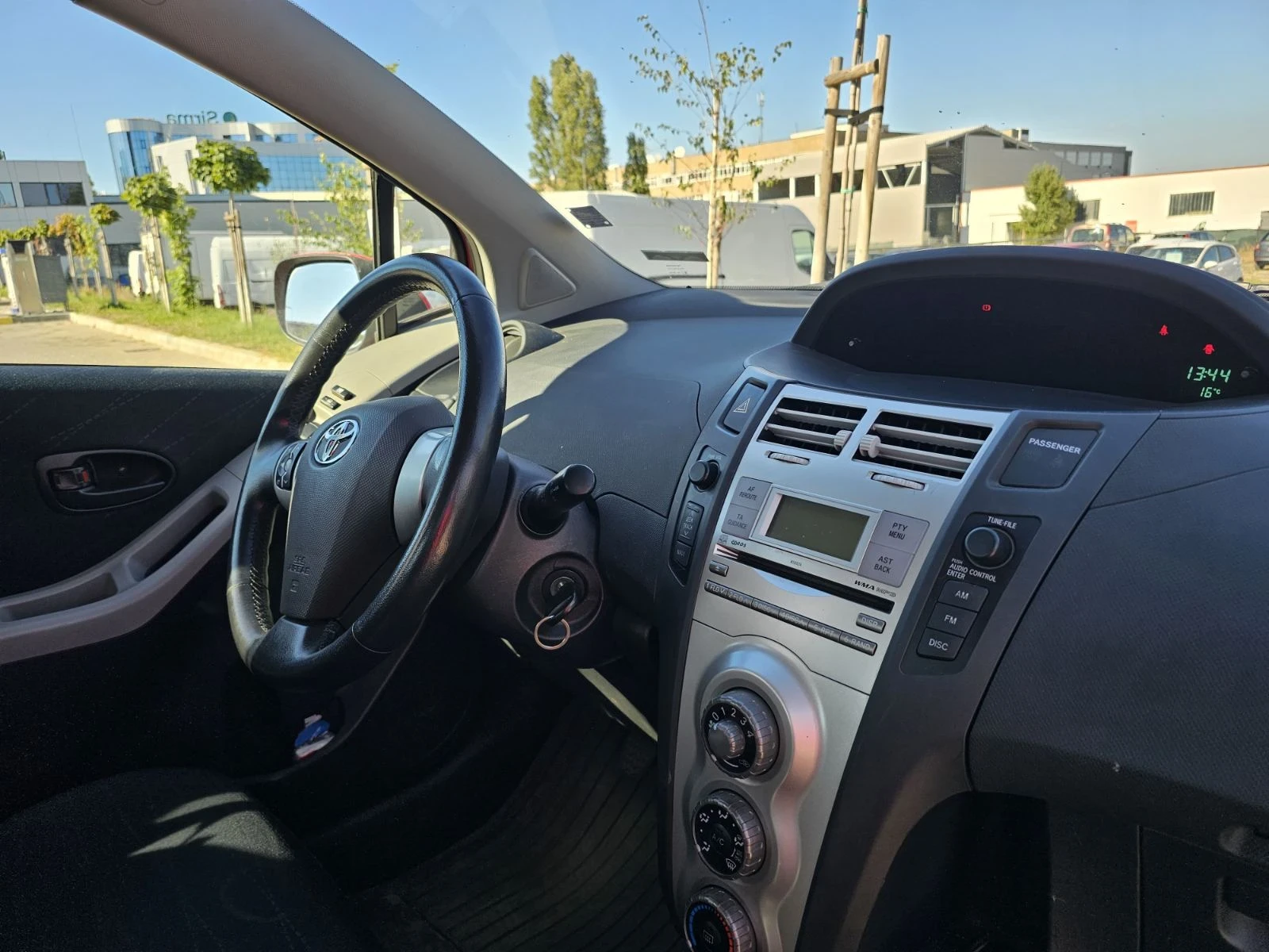 Toyota Yaris  - изображение 8