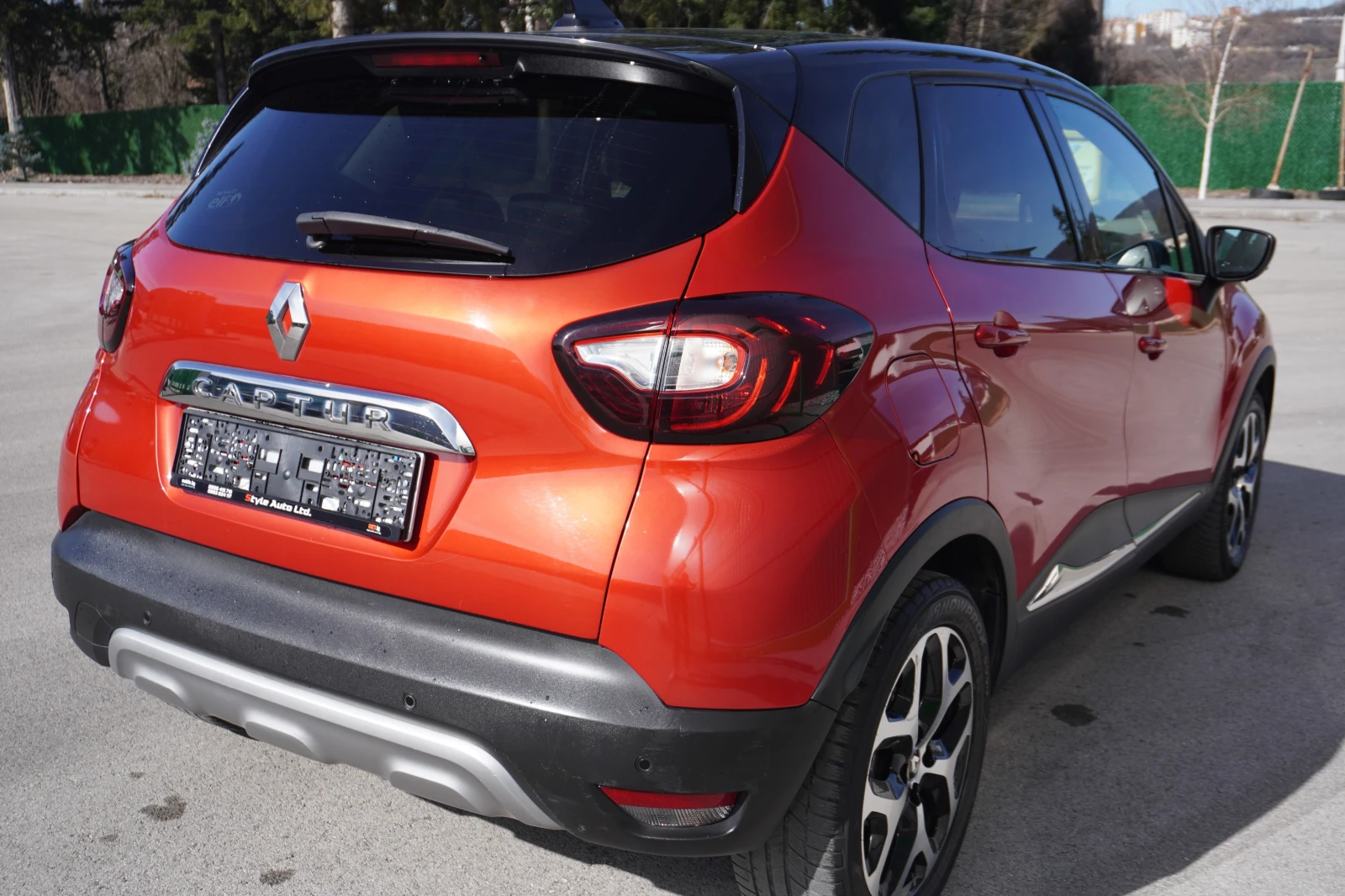 Renault Captur 1.5dCi/INTENS/FACELIFT/DUAL-TONE, снимка 5 - Автомобили и джипове - 53765491