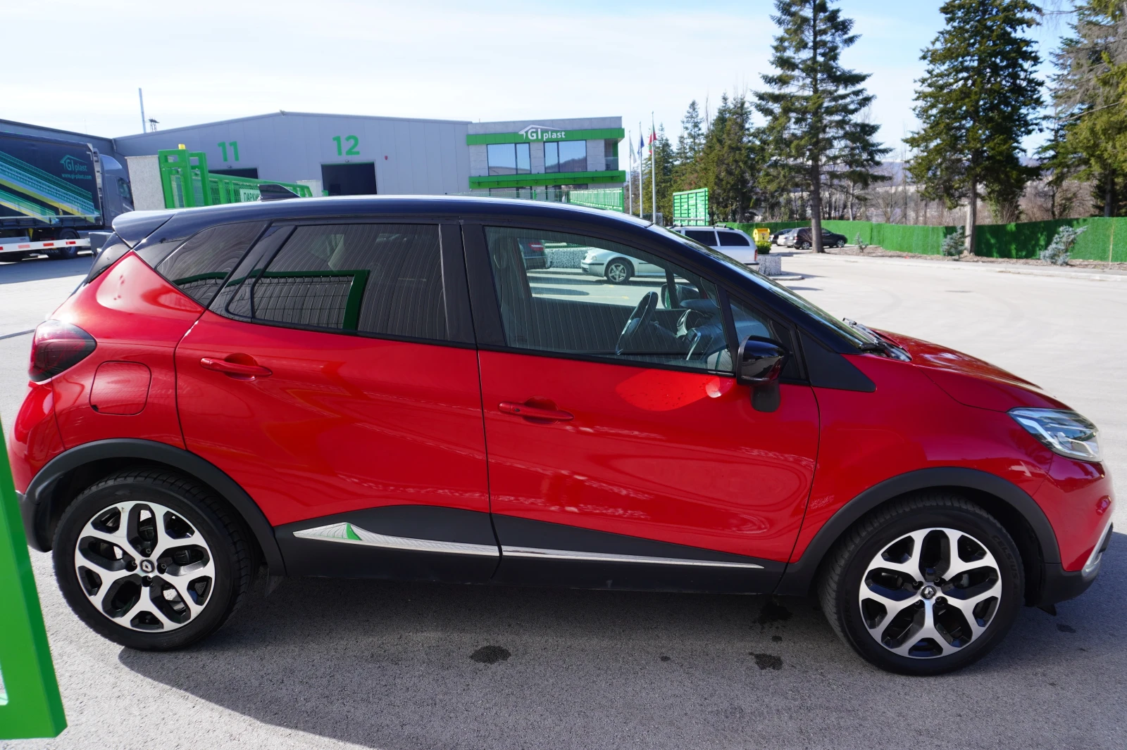 Renault Captur 1.5dCi/INTENCE/FACELIFT/DUAL-TONE, снимка 4 - Автомобили и джипове - 53765491