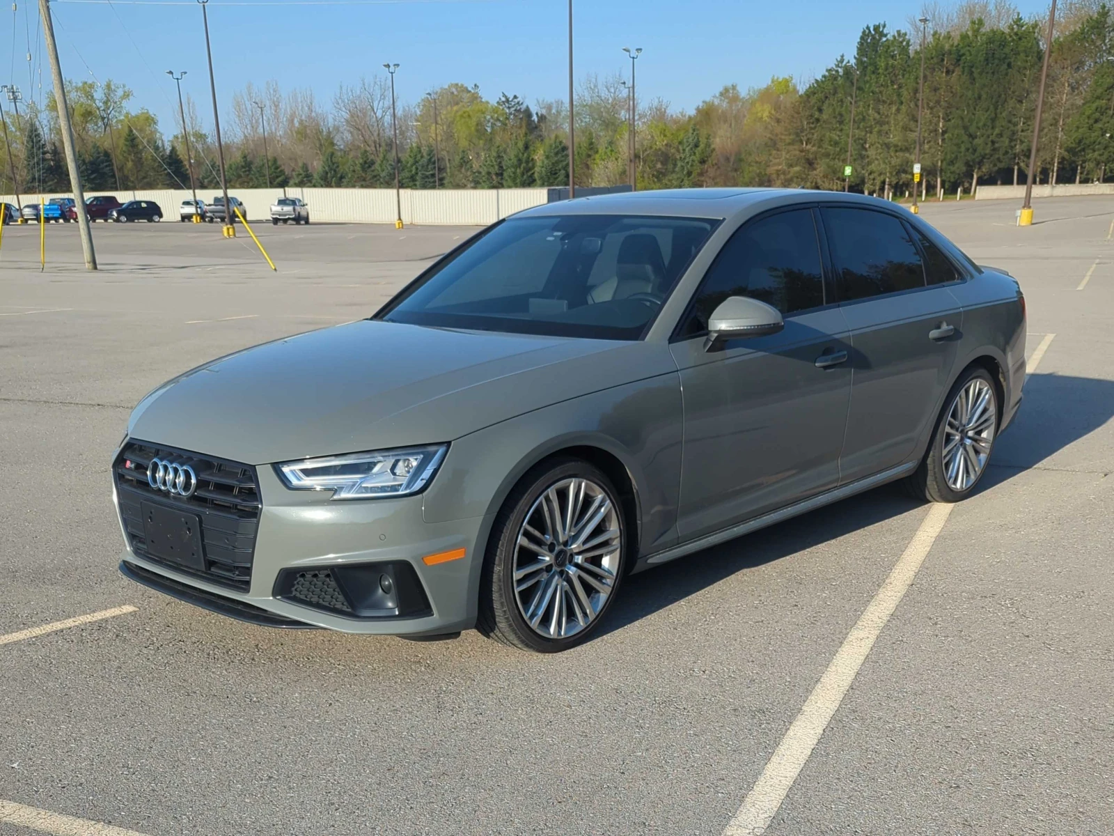 Audi S4 Technik/B&O/Distronic, снимка 1 - Автомобили и джипове - 54429861