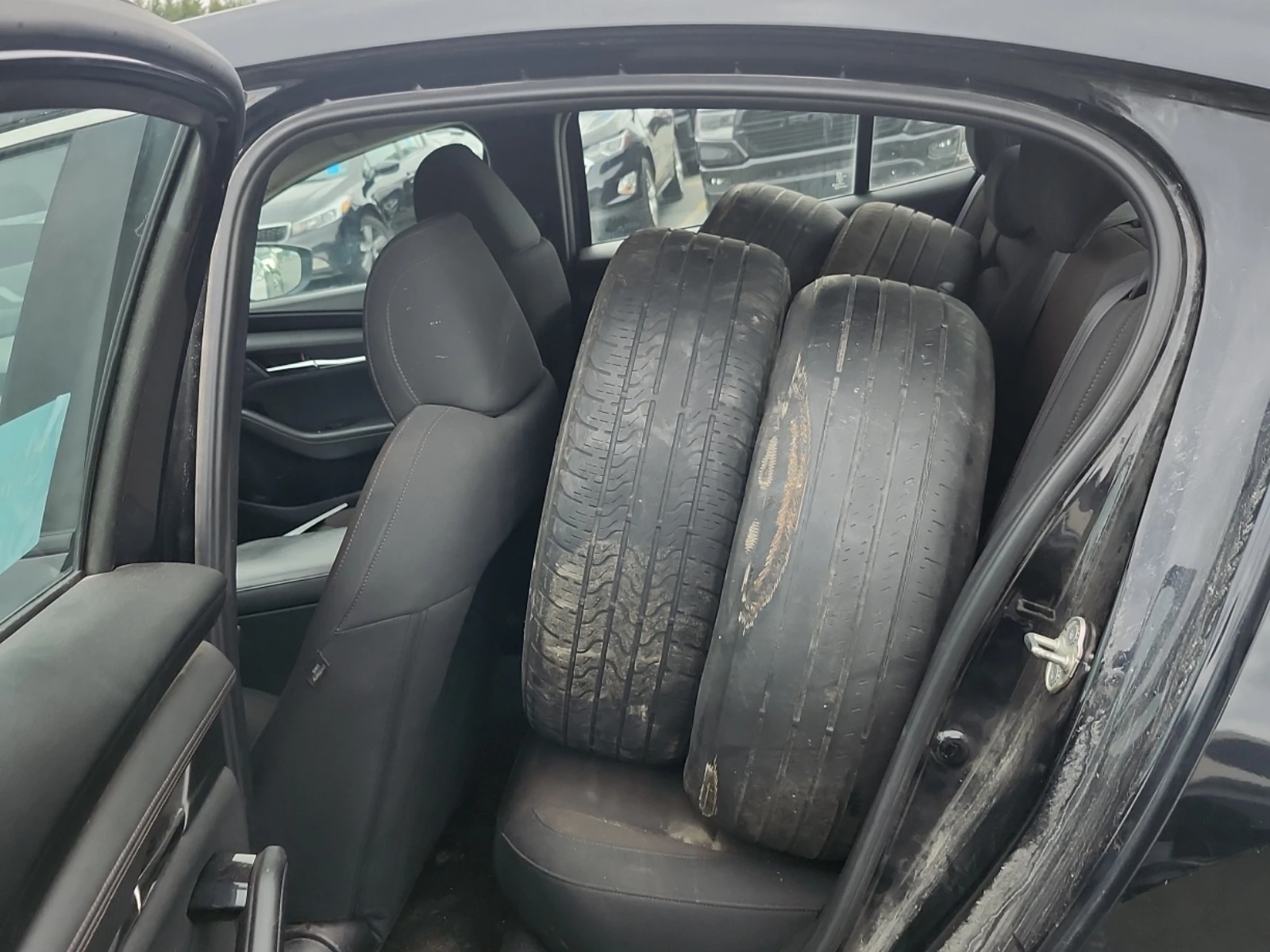 Mazda 3 * * CARFAX * * АВТО КРЕДИТ * * , снимка 4 - Автомобили и джипове - 54646256