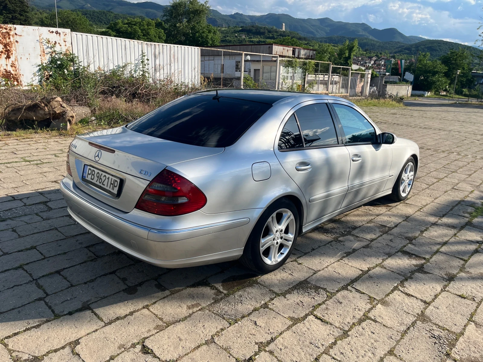 Mercedes-Benz E 270 CDI, снимка 5 - Автомобили и джипове - 54754270