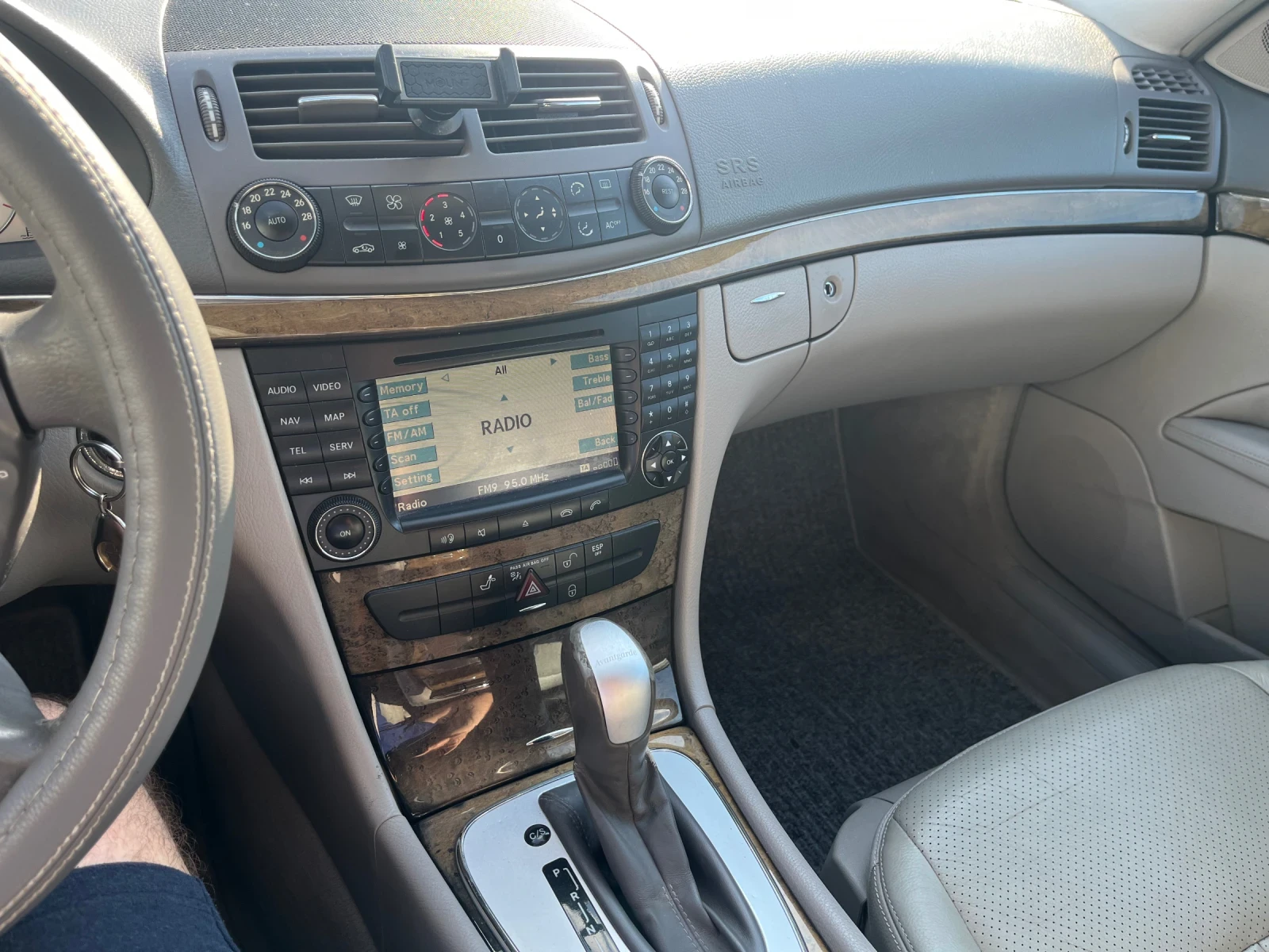 Mercedes-Benz E 270 CDI, снимка 10 - Автомобили и джипове - 54754270