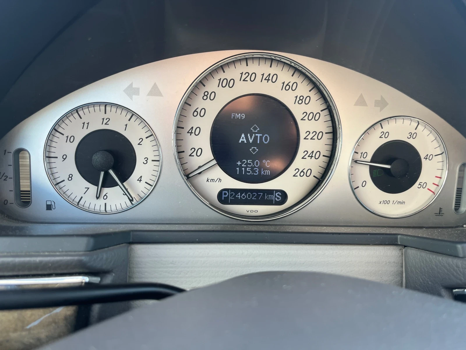 Mercedes-Benz E 270 CDI, снимка 9 - Автомобили и джипове - 54754270