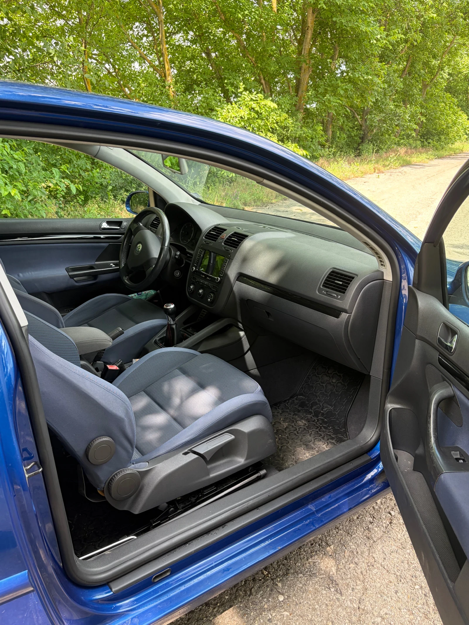VW Golf Mk5 2.0TDI, снимка 6 - Автомобили и джипове - 54979922