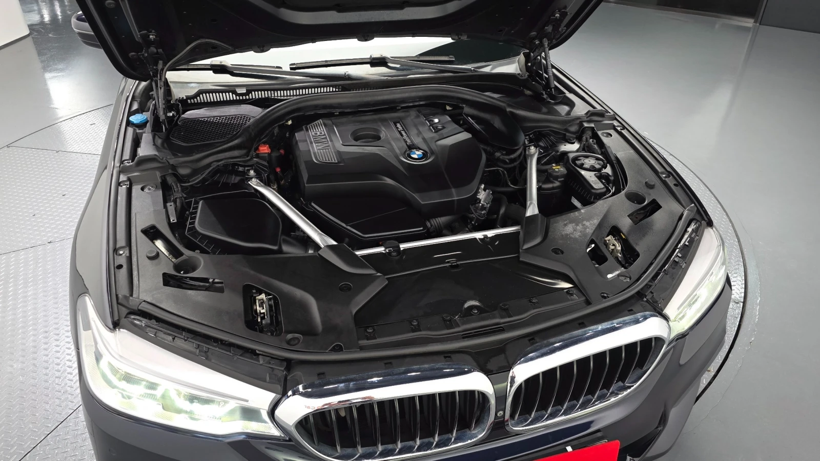 BMW 530 М ПАКЕТ/360 КАМ/ОБДУХПОДГРЕВ/ШИБЕДАХ/ПАМЕТ/HUD/, снимка 4 - Автомобили и джипове - 55049671