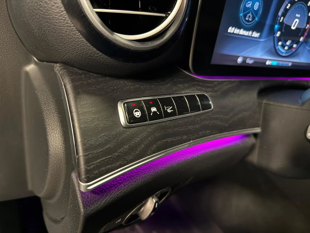 Mercedes-Benz E 400 4MATIC* 7 МЕСТА* 360* BURMESTER* PANO* DISTRONIC, снимка 17 - Автомобили и джипове - 55451956