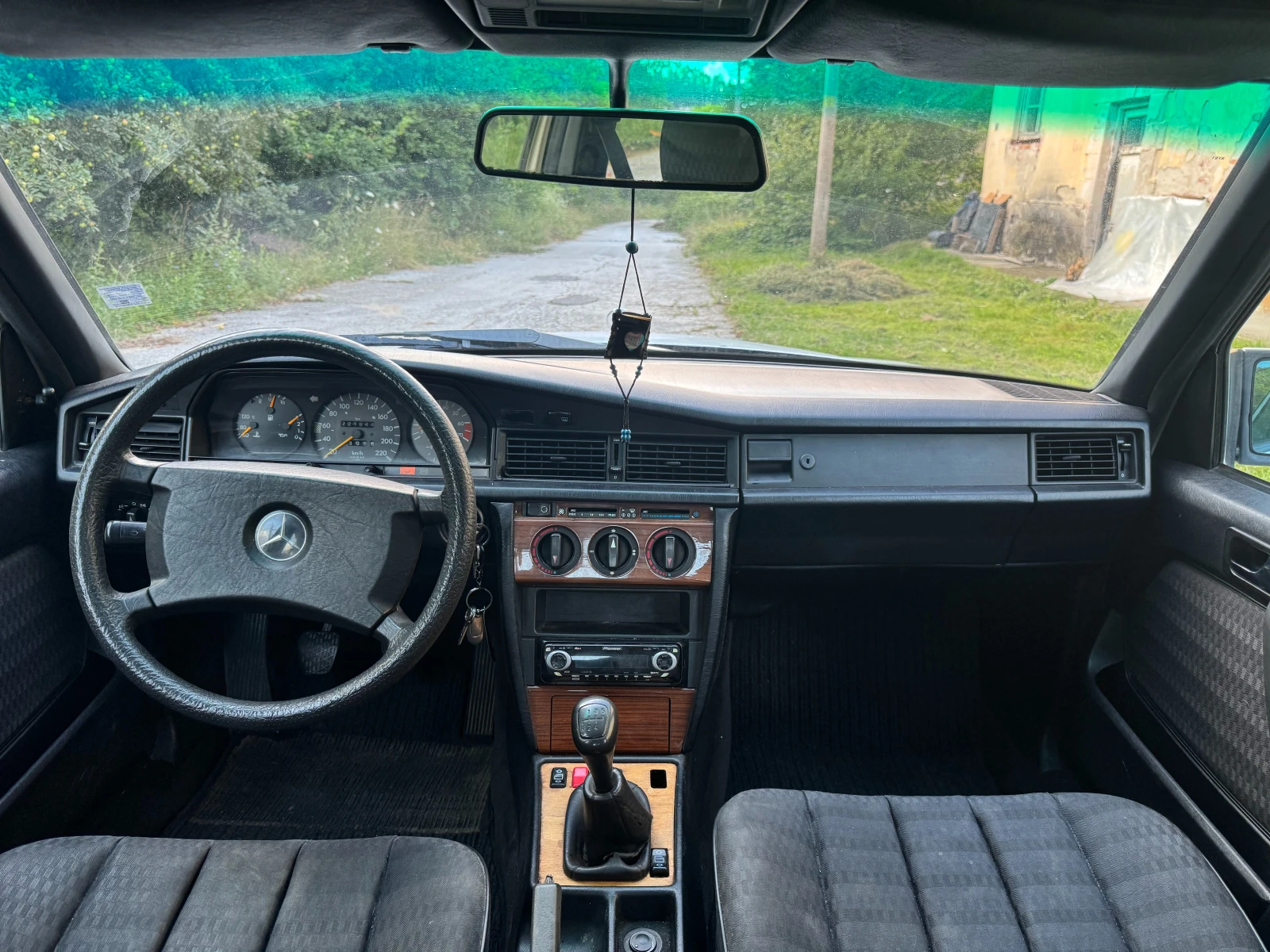 Mercedes-Benz 190, снимка 9 - Автомобили и джипове - 55524058