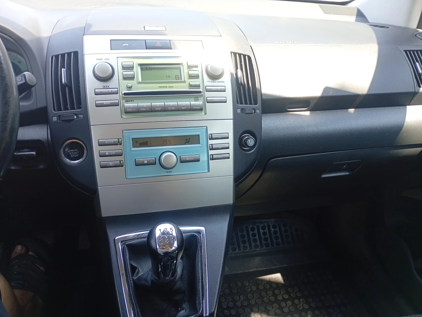 Toyota Corolla verso, снимка 8 - Автомобили и джипове - 55595750