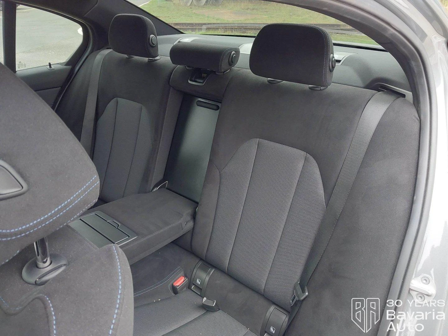 BMW 320 i Sportautomatic, снимка 8 - Автомобили и джипове - 56506243