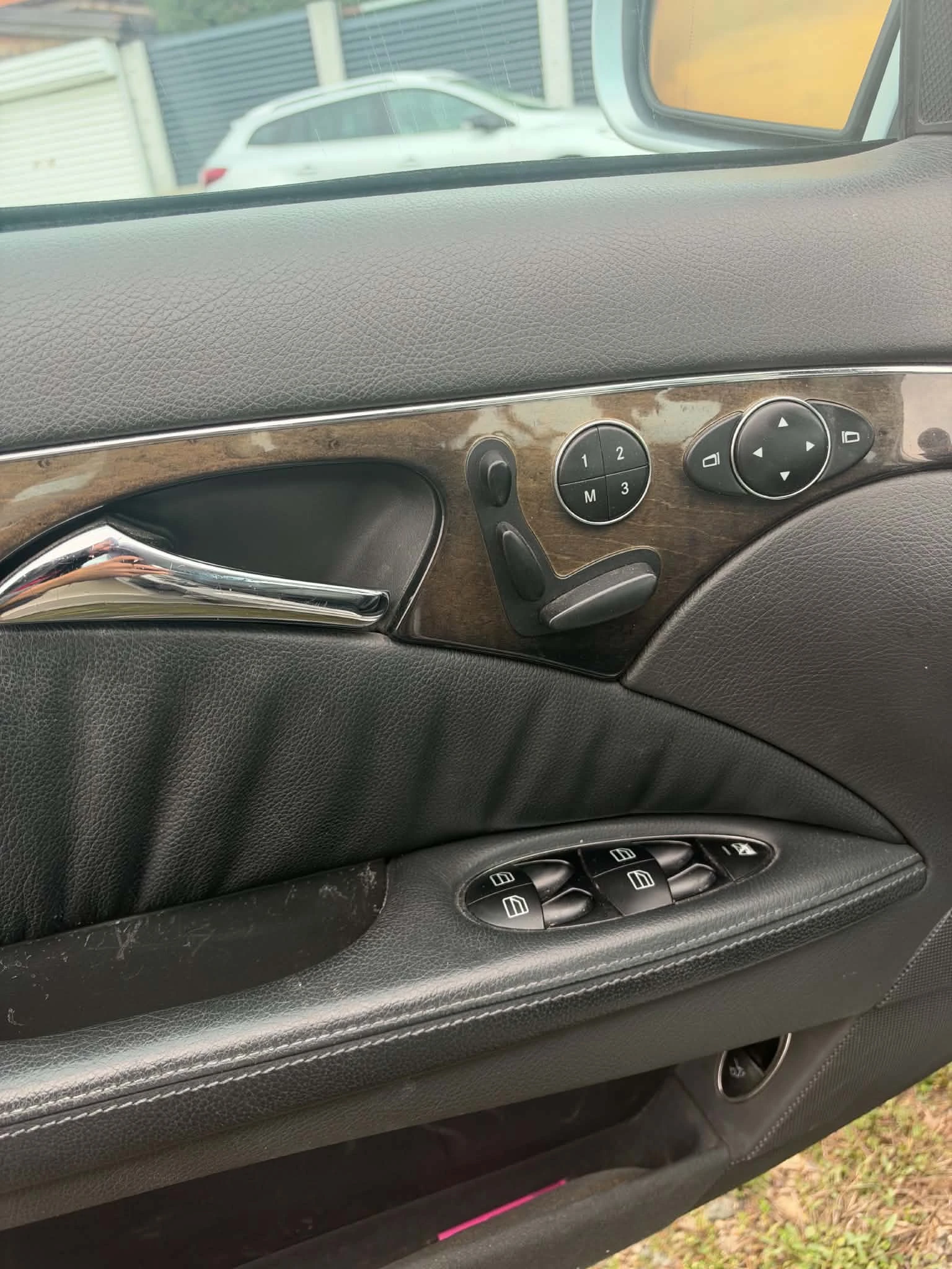 Mercedes-Benz E 320, снимка 8 - Автомобили и джипове - 56658918