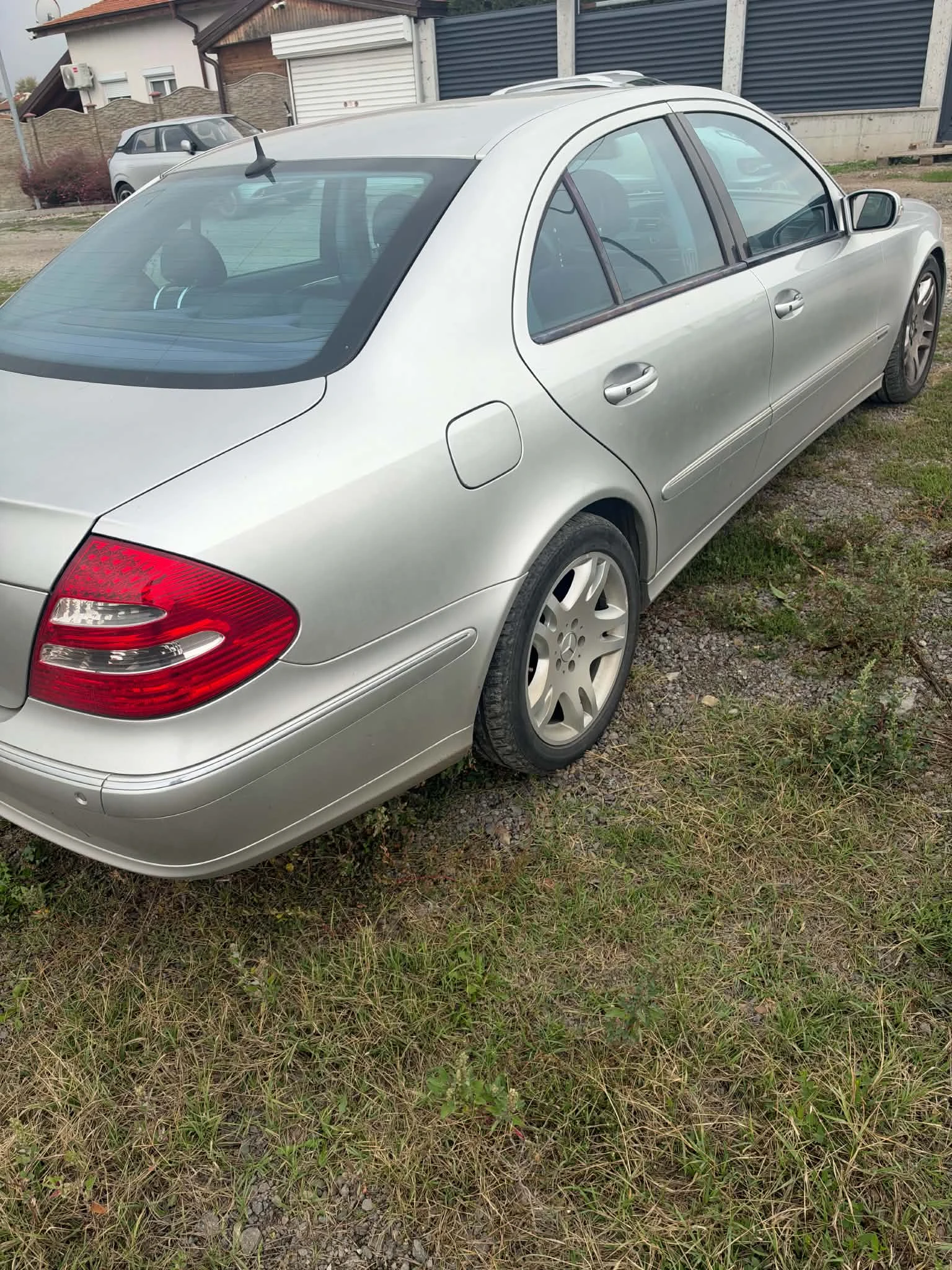 Mercedes-Benz E 320, снимка 4 - Автомобили и джипове - 56658918