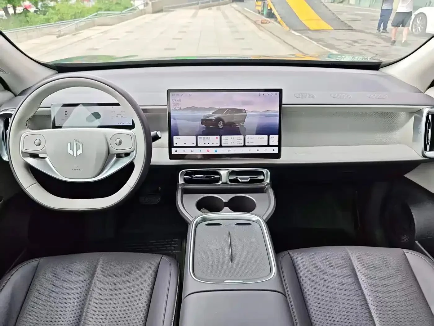 Leapmotor B10, снимка 13 - Автомобили и джипове - 56723807