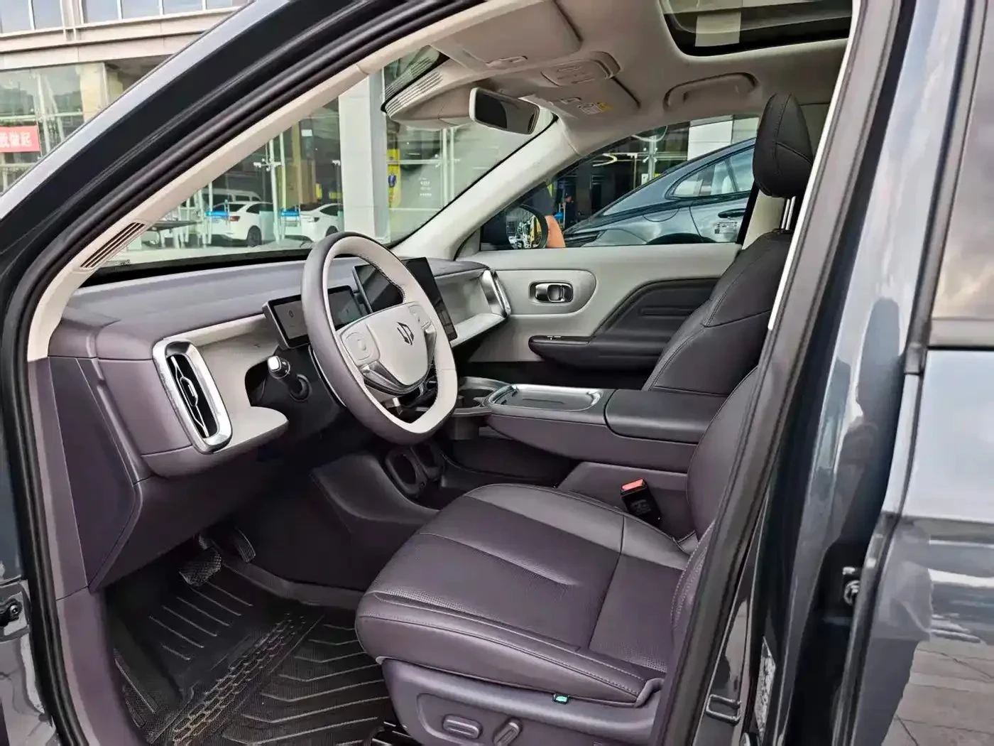 Leapmotor B10, снимка 8 - Автомобили и джипове - 56723807