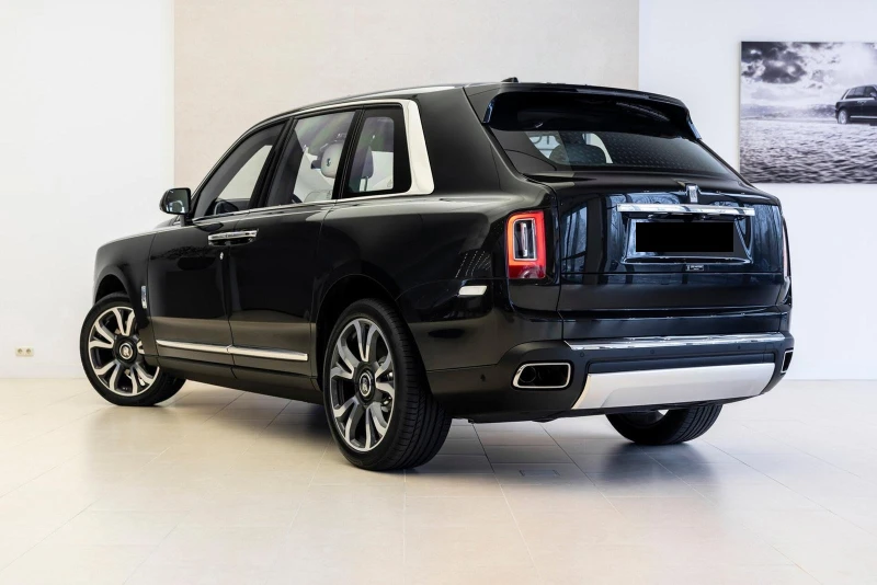 Rolls-Royce Cullinan 6.7 V12/ HEAD UP/ PANO/ TV/, снимка 5 - Автомобили и джипове - 51595198