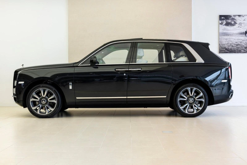 Rolls-Royce Cullinan 6.7 V12/ HEAD UP/ PANO/ TV/, снимка 4 - Автомобили и джипове - 51595198