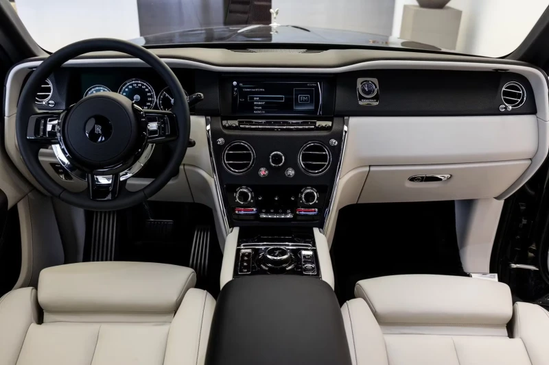 Rolls-Royce Cullinan 6.7 V12/ HEAD UP/ PANO/ TV/, снимка 14 - Автомобили и джипове - 51595198