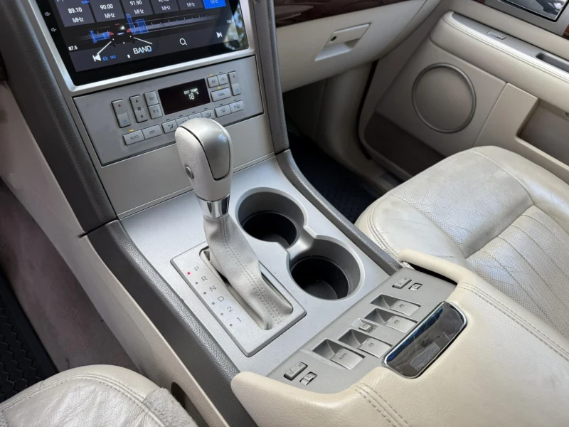 Lincoln Navigator 5.4i / ГАЗ / 6+ 1, снимка 13 - Автомобили и джипове - 52235293