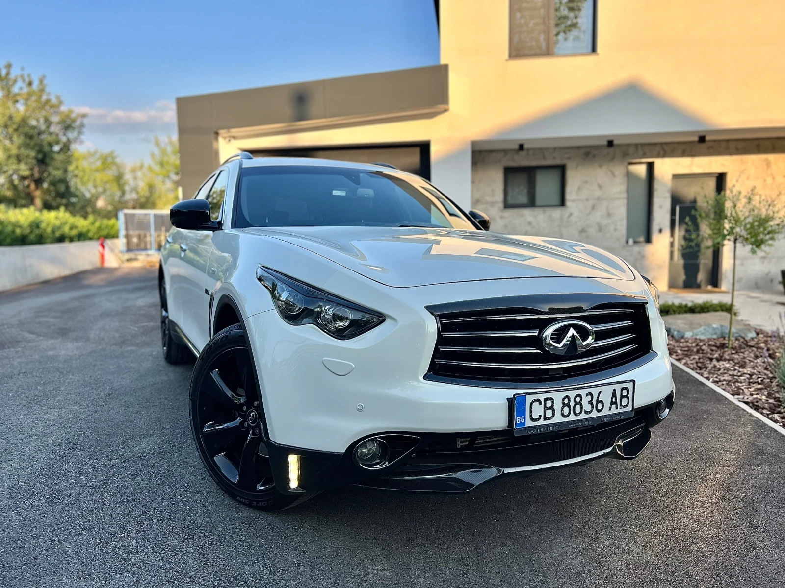 Infiniti QX70 S Black Carbon Limited 027/100 - изображение 3