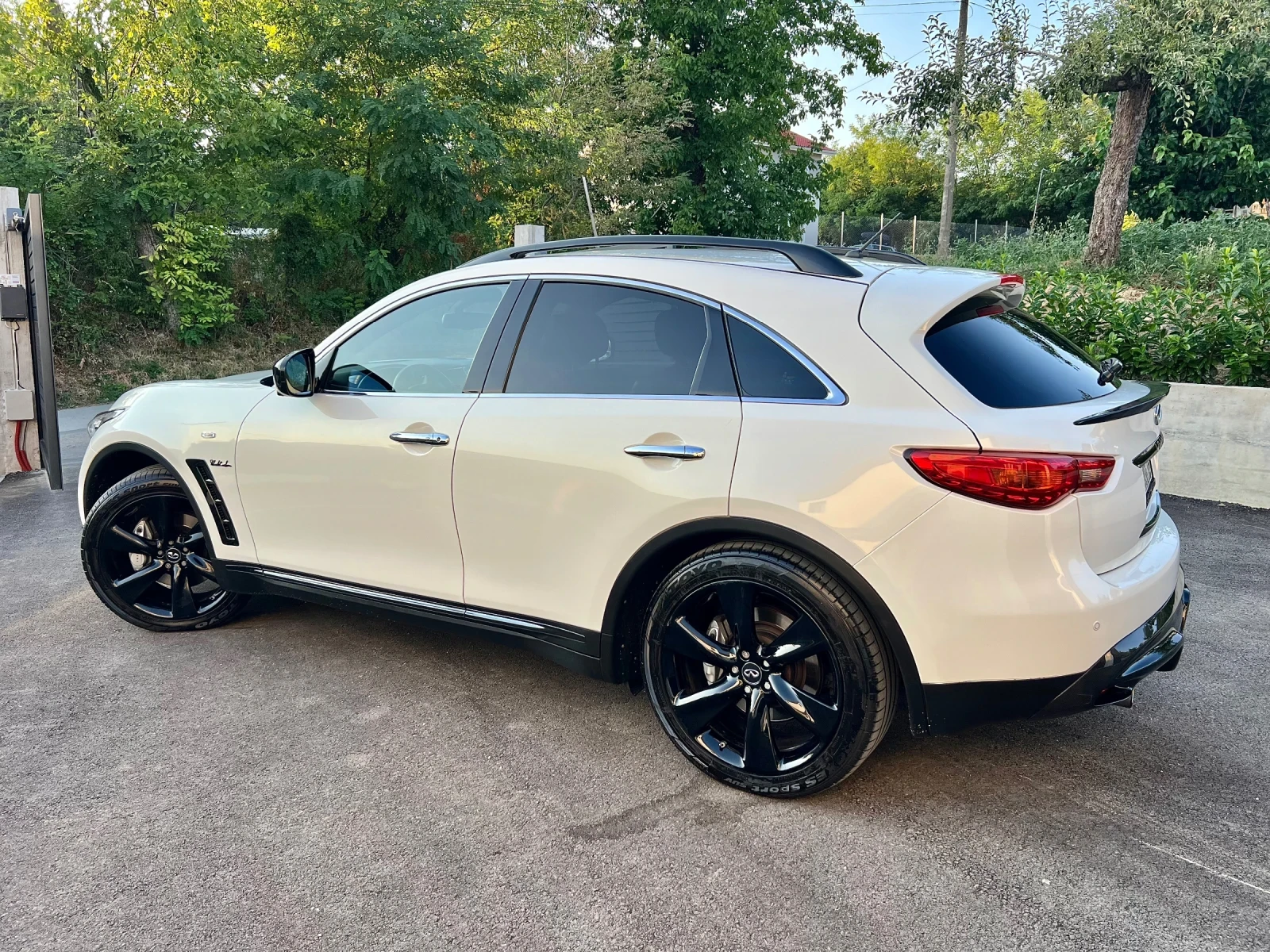 Infiniti QX70 S Black Carbon Limited 027/100 - изображение 5