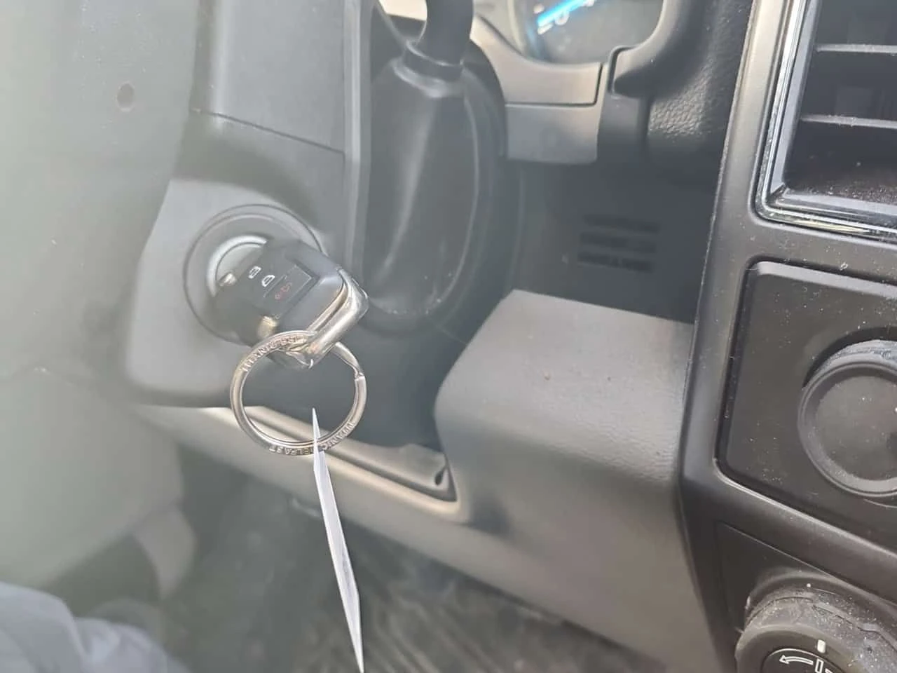 Ford F150 XL 4WD SuperCrew | �������� | CARFAX | Mobile.bg � ����������� 16