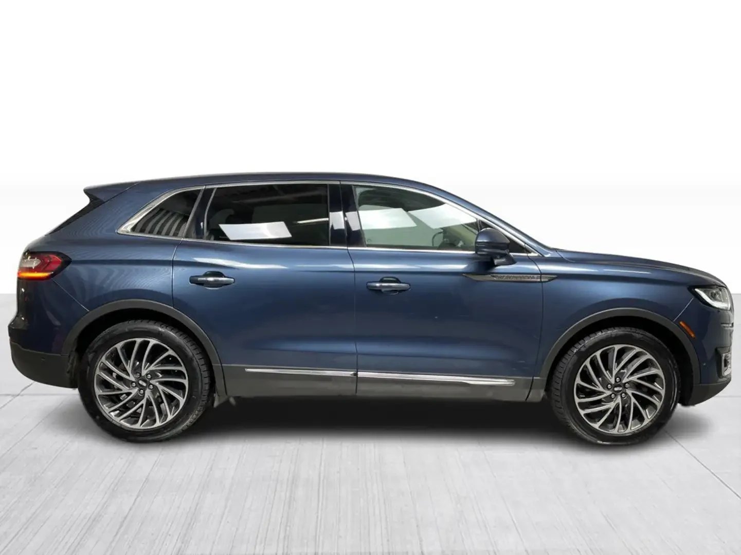 Lincoln Aviator Nautilus Reserve AWD, снимка 4 - Автомобили и джипове - 53961970