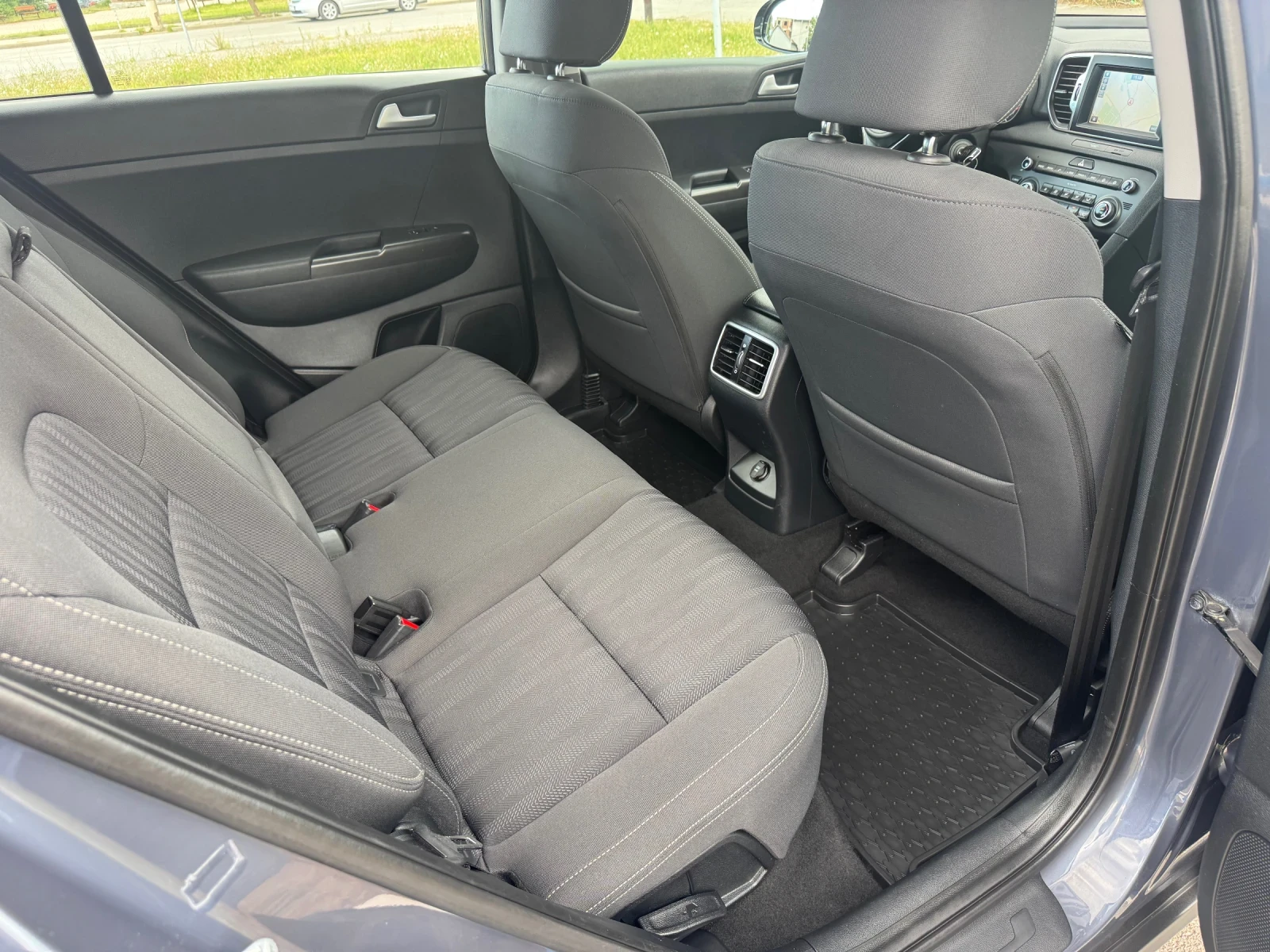 Kia Sportage 2.0CRDi 4x4, снимка 9 - Автомобили и джипове - 55452401