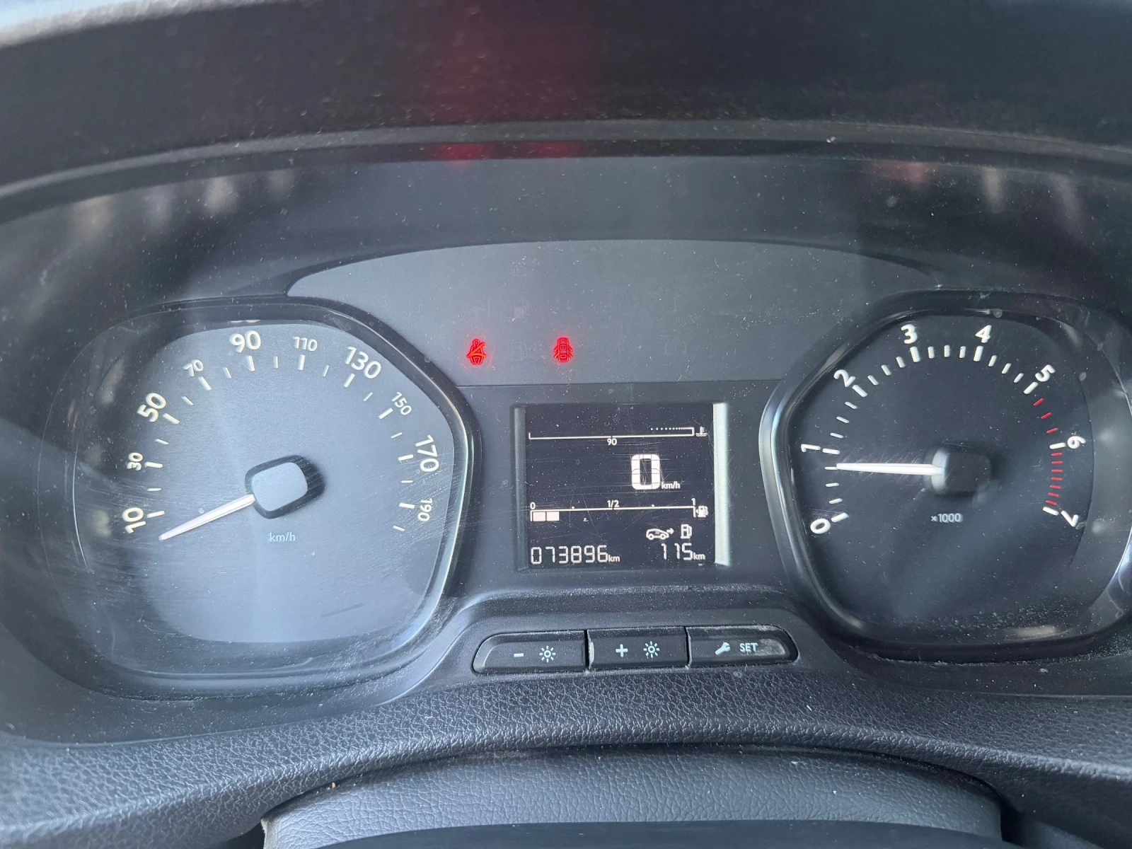 Peugeot Expert, снимка 9 - Бусове и автобуси - 55365597