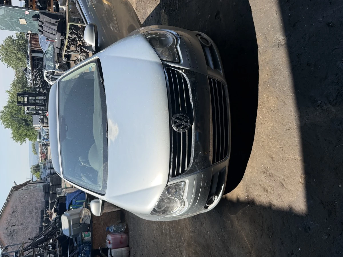 На Части VW Eos 20tdi bmm 2010 Dsg автомат имам налични много части за този и д