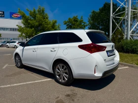 Toyota Auris 1.8 Hybrid, снимка 3
