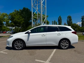 Toyota Auris 1.8 Hybrid, снимка 2