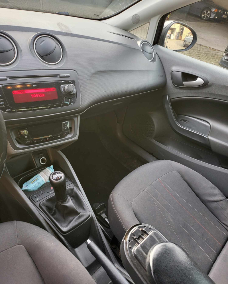 Seat Ibiza 1.2 Diesel, снимка 6 - Автомобили и джипове - 45384377
