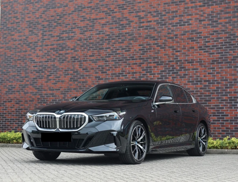 BMW 550 e/ xDrive/ PLUG-IN/M-SPORT/NEW MODEL/HEAD UP/ 360/, снимка 7 - Автомобили и джипове - 48666586