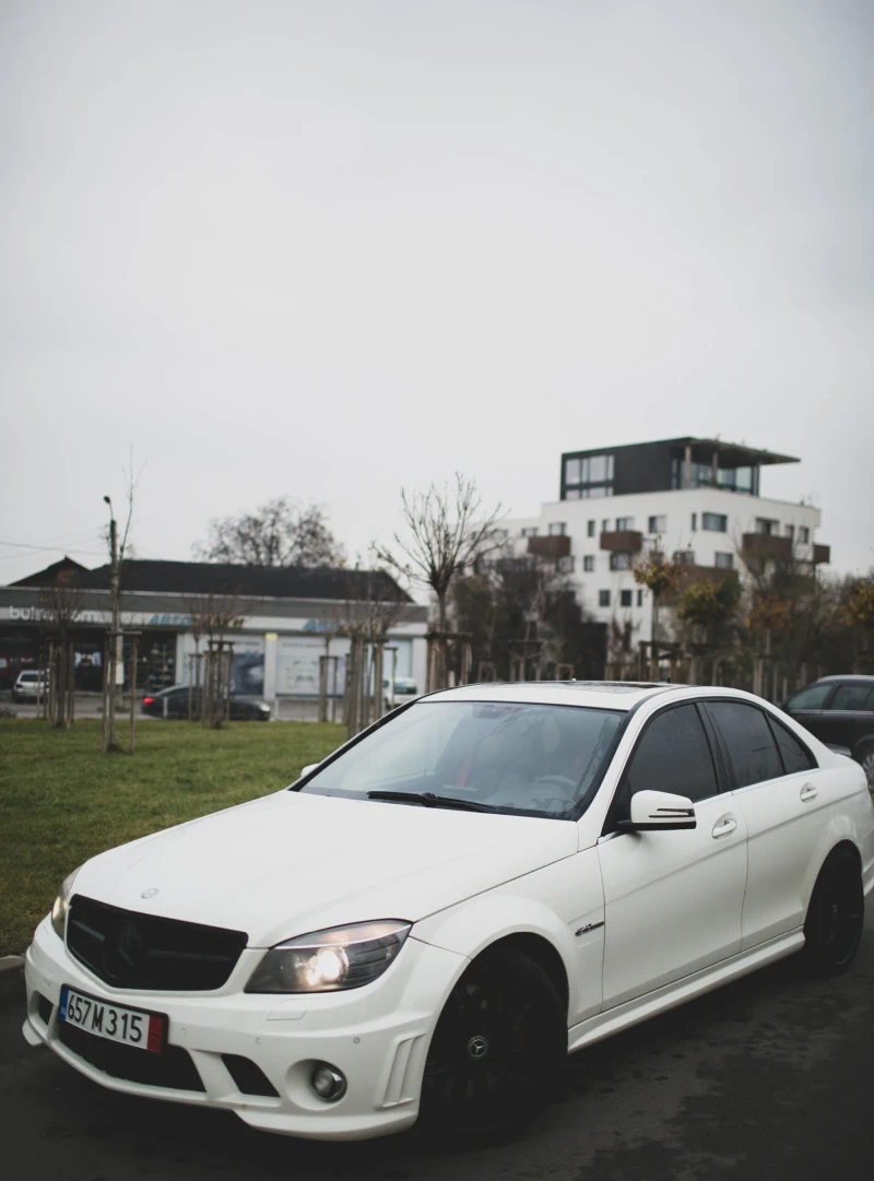 Mercedes-Benz C 63 AMG, снимка 3 - Автомобили и джипове - 48718076