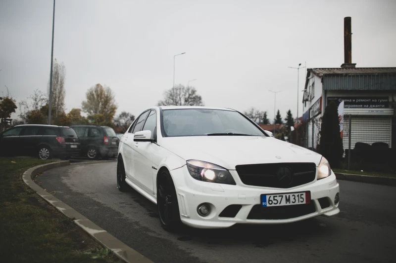 Mercedes-Benz C 63 AMG, снимка 5 - Автомобили и джипове - 48718076