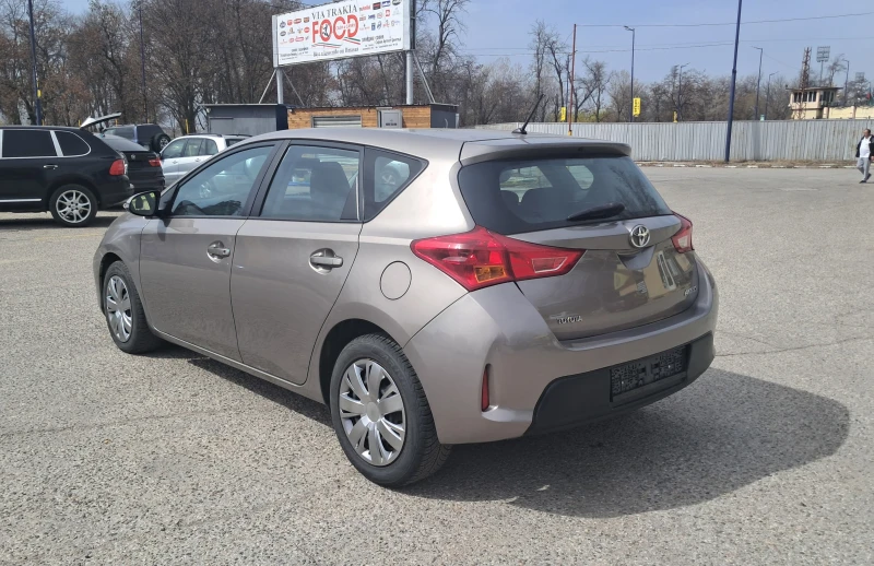 Toyota Auris, снимка 6 - Автомобили и джипове - 49538234