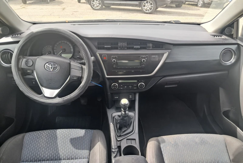 Toyota Auris, снимка 8 - Автомобили и джипове - 49538234