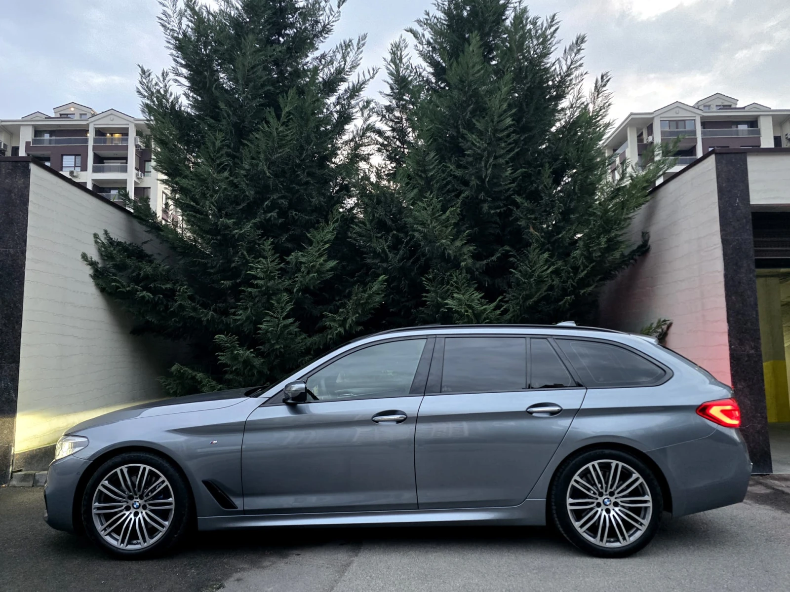 BMW 530 530d/xDrive/M sport/Pano/Camera - изображение 8
