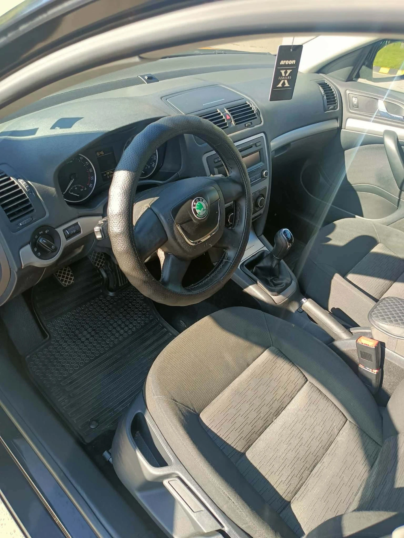 Skoda Octavia 1.6, снимка 3 - Автомобили и джипове - 54360223