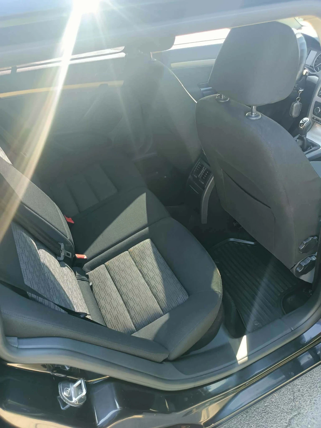 Skoda Octavia 1.6, снимка 7 - Автомобили и джипове - 54360223