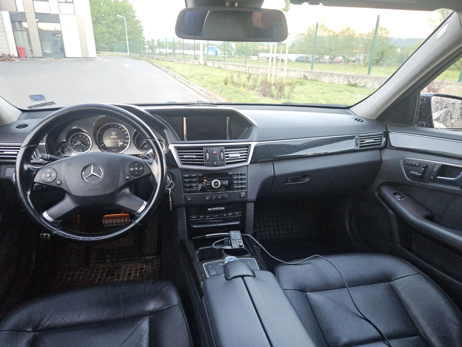 Mercedes-Benz E 350 350CDI 4 MATIC, снимка 14 - Автомобили и джипове - 54487185